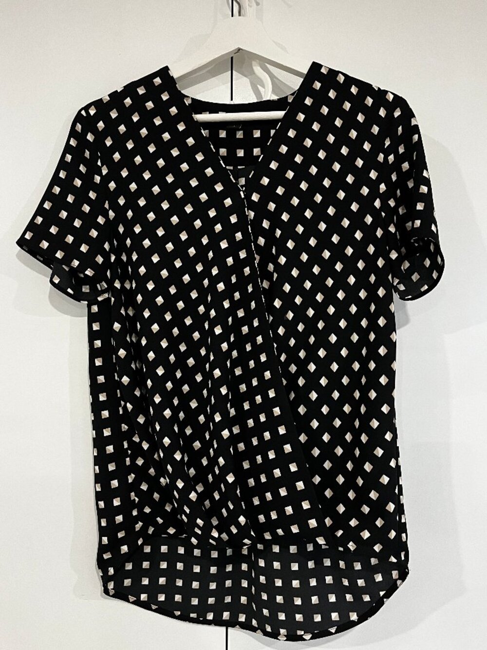 ANN TAYLOR Summer Top, Black with white/tan pattern, Small, Excellent Condiition